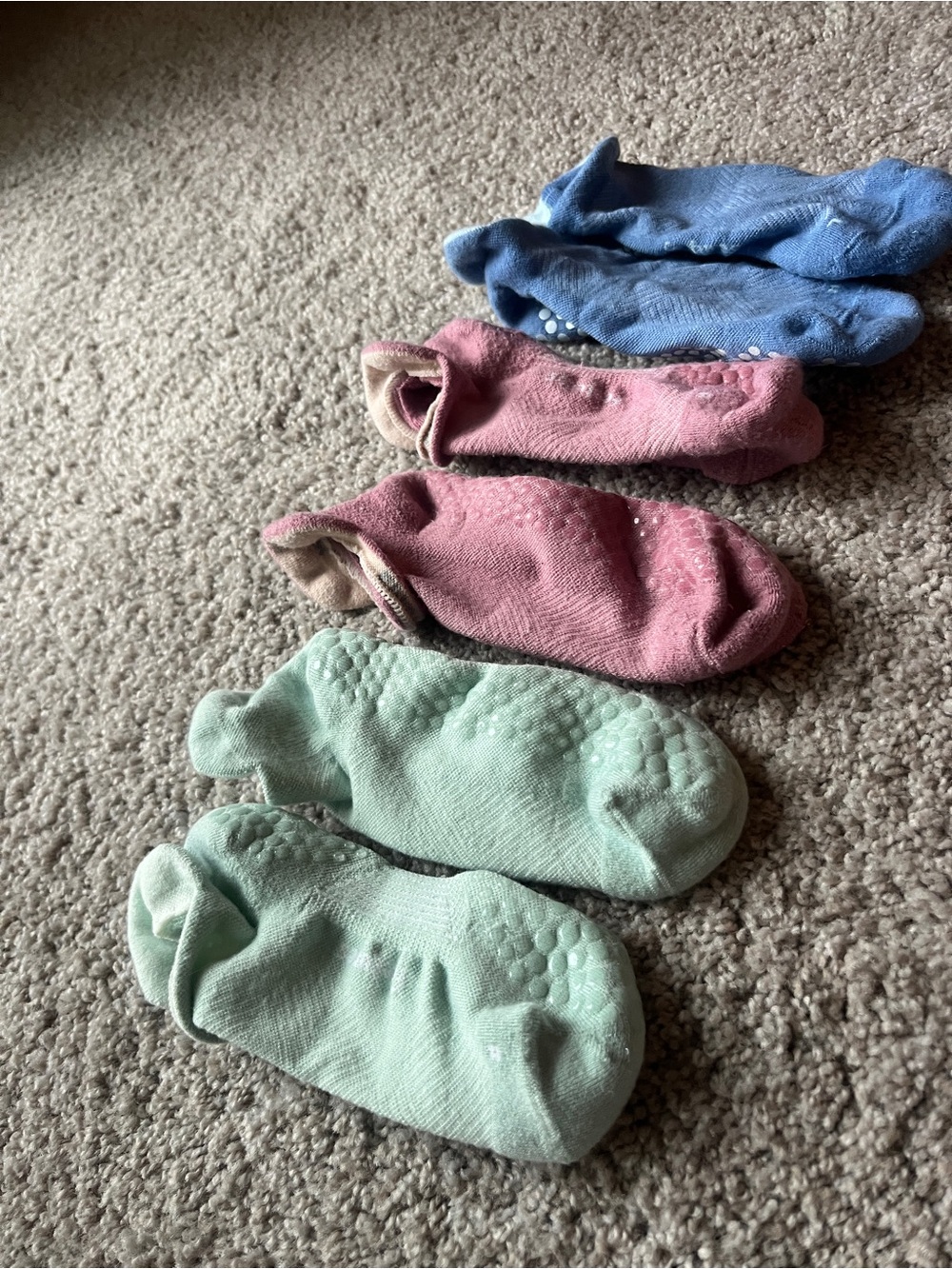 Feetures - Pilates Non Slip Low-Cut Grip Socks in pack of Mint, Pink & Blue